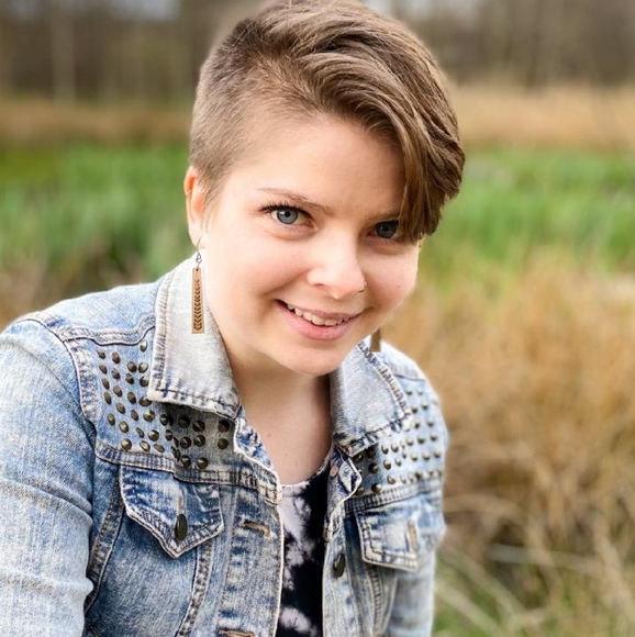 Meet your Posher, Megan - Picture 2 of 2